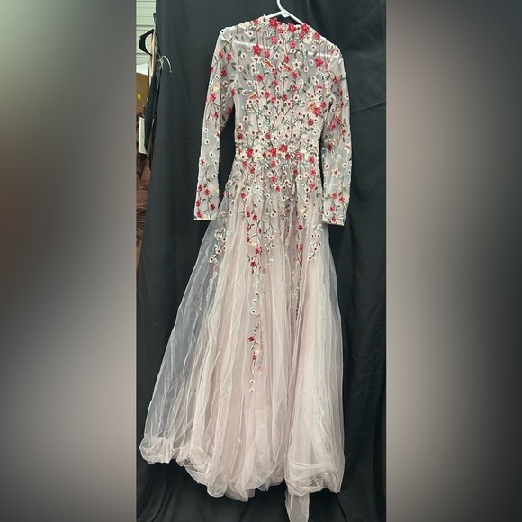 Mac Duggal 20334 NWT Elegant Floral Embroidered Gown - Picture 6 of 7